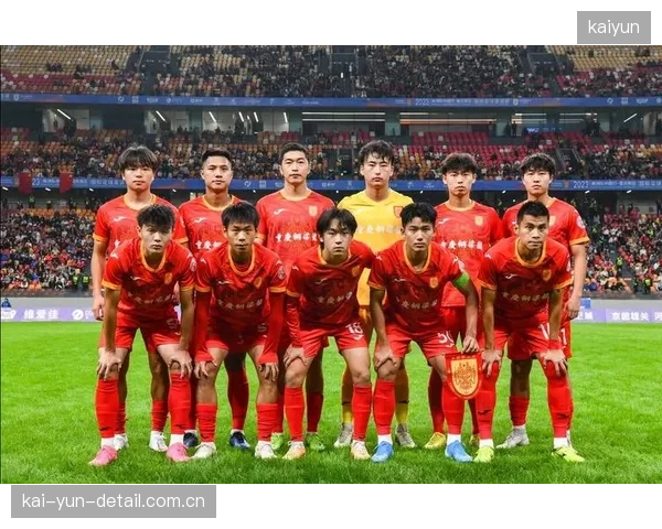 升班马重庆铜梁龙半程表现出色，以24分位居积分榜次席。
